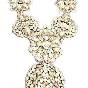 NWOT (wedding) Deepa Gurnani rhinestone bib/choker necklace (only)